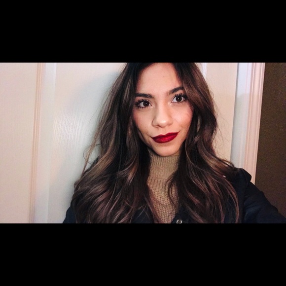 Meet your Posher, Sarah - Picture 2 of 2